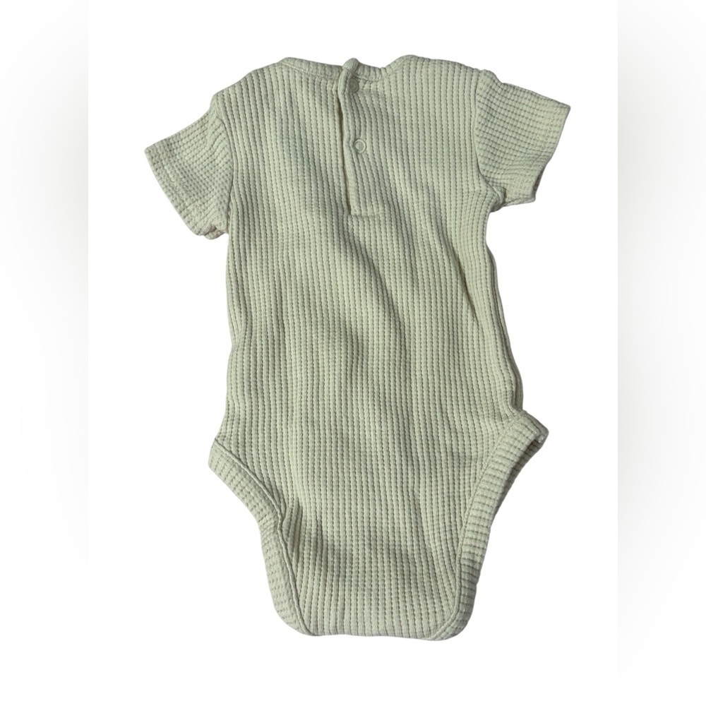 DKNY baby 3 Short Sleeve Tees - White, Brown, Cream size:3-6 months - Picture 3 of 10